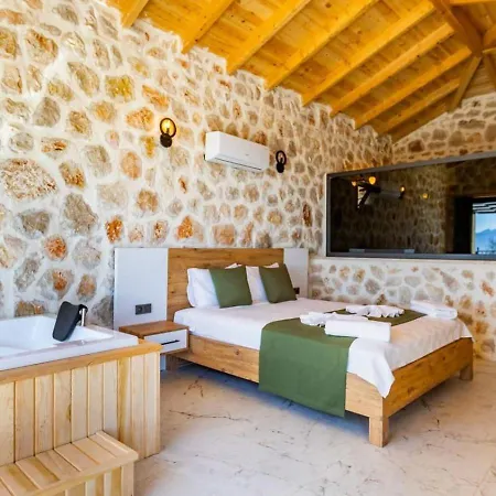 Uezuemlue 2 Bedroom Secluded With Private Pool Hot Tub