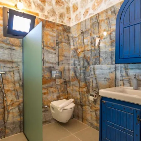Uezuemlue 2 Bedroom Secluded With Private Pool Hot Tub Villa