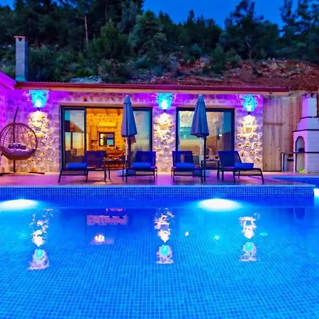 Uezuemlue 2 Bedroom Secluded With Private Pool Hot Tub *
