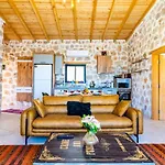Uezuemlue 2 Bedroom Secluded With Private Pool Hot Tub