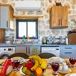 Uezuemlue 2 Bedroom Secluded With Private Pool Hot Tub Villa