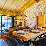 Villa Uezuemlue 2 Bedroom Secluded With Private Pool Hot Tub *
