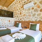 Uezuemlue 2 Bedroom Secluded With Private Pool Hot Tub