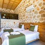 Uezuemlue 2 Bedroom Secluded With Private Pool Hot Tub