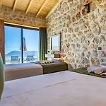 Uezuemlue 2 Bedroom Secluded With Private Pool Hot Tub *
