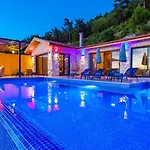 Villa Uezuemlue 2 Bedroom Secluded With Private Pool Hot Tub *