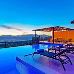 Uezuemlue 2 Bedroom Secluded With Private Pool Hot Tub *