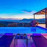 Uezuemlue 2 Bedroom Secluded With Private Pool Hot Tub