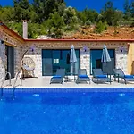 Uezuemlue 2 Bedroom Secluded With Private Pool Hot Tub Villa *