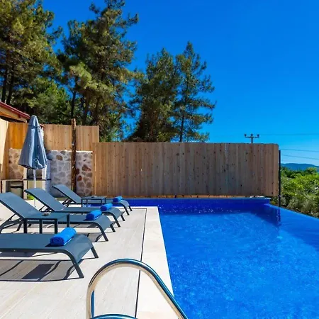 Вилла Uezuemlue 2 Bedroom Secluded With Private Pool Hot Tub *