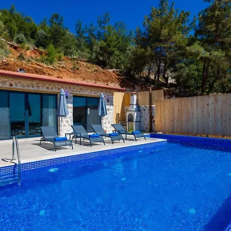 Villa Uezuemlue 2 Bedroom Secluded With Private Pool Hot Tub