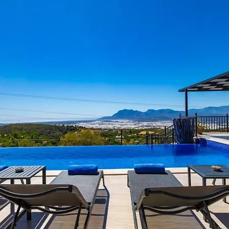 Uezuemlue 2 Bedroom Secluded With Private Pool Hot Tub *