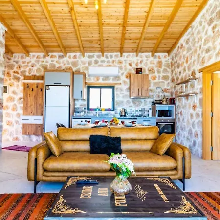 Uezuemlue 2 Bedroom Secluded With Private Pool Hot Tub