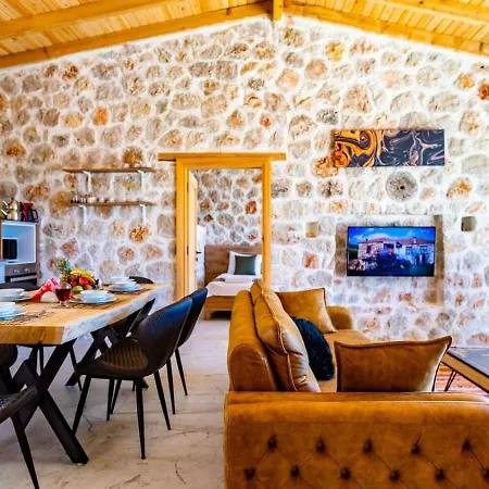 Villa Uezuemlue 2 Bedroom Secluded With Private Pool Hot Tub Kalkan