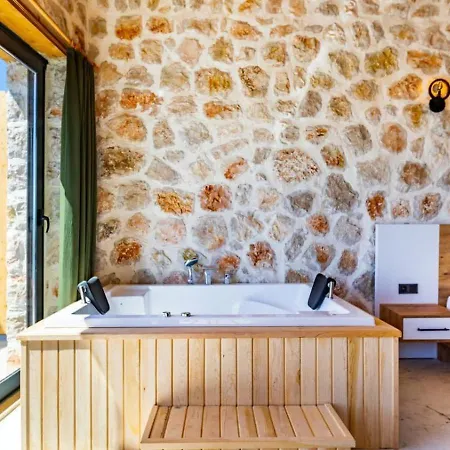 Villa Uezuemlue 2 Bedroom Secluded With Private Pool Hot Tub