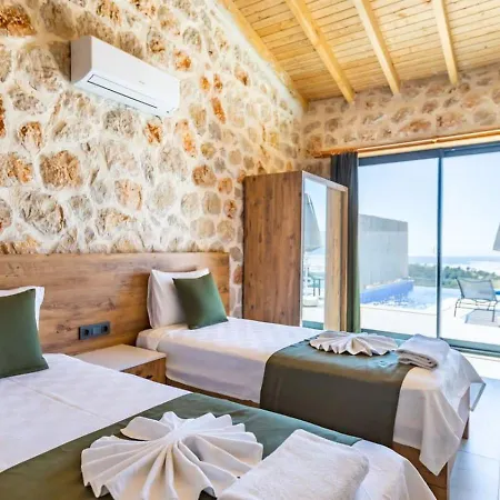 Villa Uezuemlue 2 Bedroom Secluded With Private Pool Hot Tub