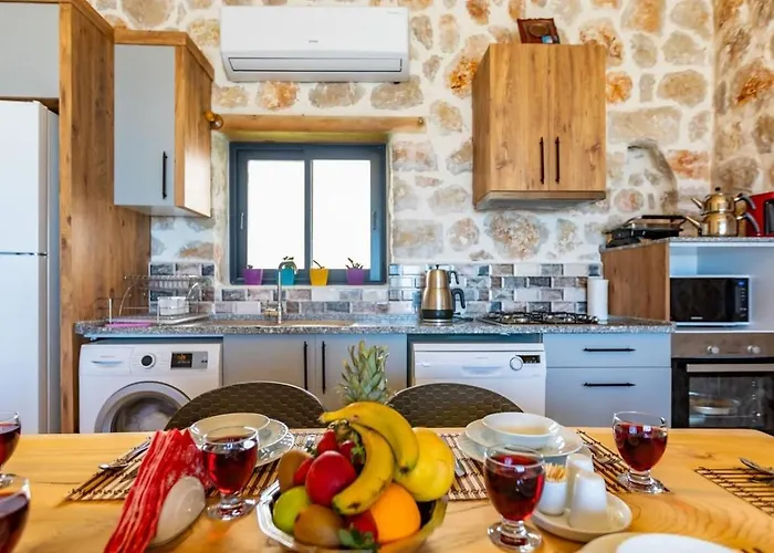 Uezuemlue 2 Bedroom Secluded With Private Pool Hot Tub Вилла