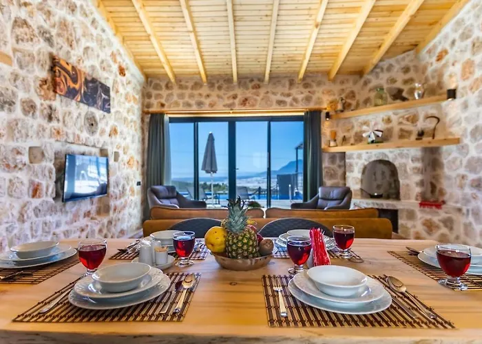 Вилла Uezuemlue 2 Bedroom Secluded With Private Pool Hot Tub Калкан