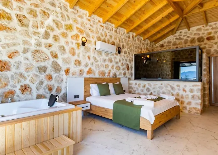 Uezuemlue 2 Bedroom Secluded With Private Pool Hot Tub