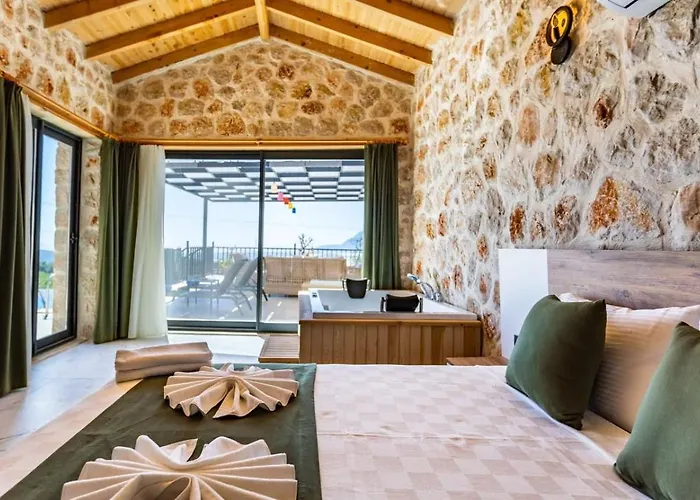 Uezuemlue 2 Bedroom Secluded With Private Pool Hot Tub Вилла Калкан
