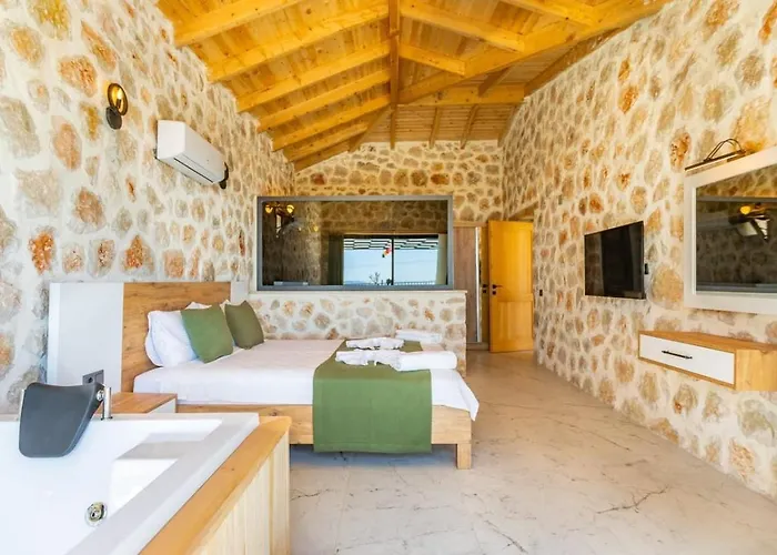 Вилла Uezuemlue 2 Bedroom Secluded With Private Pool Hot Tub Калкан