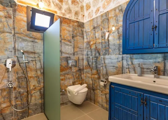 Uezuemlue 2 Bedroom Secluded With Private Pool Hot Tub Вилла