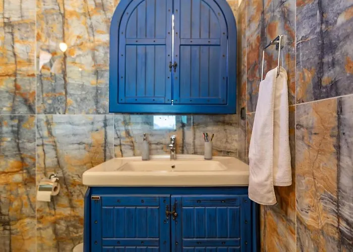 Вилла Uezuemlue 2 Bedroom Secluded With Private Pool Hot Tub