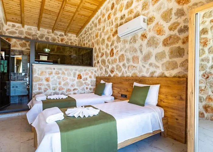 Uezuemlue 2 Bedroom Secluded With Private Pool Hot Tub