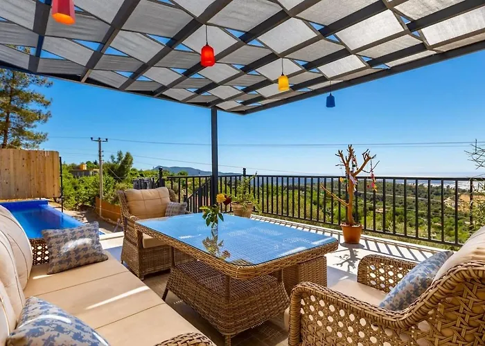 Вилла Uezuemlue 2 Bedroom Secluded With Private Pool Hot Tub Калкан