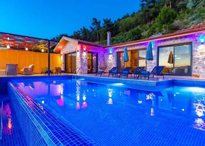 Вилла Uezuemlue 2 Bedroom Secluded With Private Pool Hot Tub *