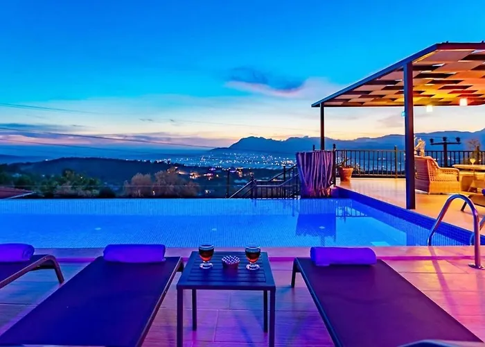 Uezuemlue 2 Bedroom Secluded With Private Pool Hot Tub