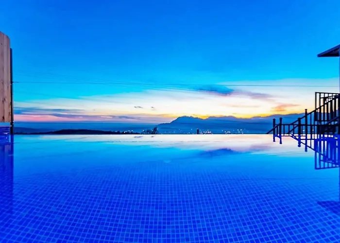 Вилла Uezuemlue 2 Bedroom Secluded With Private Pool Hot Tub