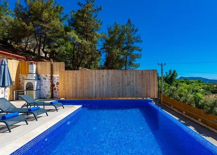 Uezuemlue 2 Bedroom Secluded With Private Pool Hot Tub Вилла